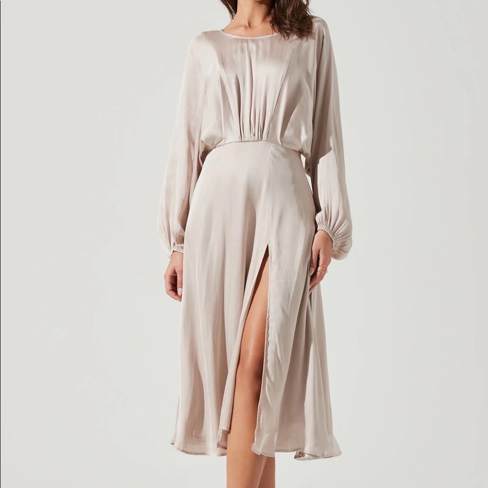 ASTR Marin Dolman Sleeve Midi Dress